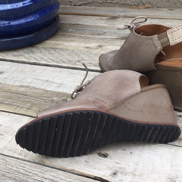 Peep toe platforms - Picture 3 of 5